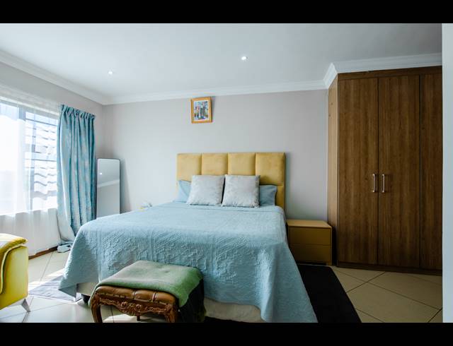 3 BEDROOM TOWNHOUSE FOR SALE IN RUA VISTA